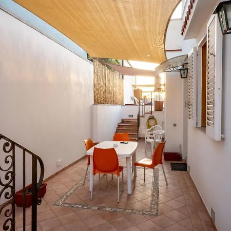 Casa Vacanza La Scogliera Apartman *