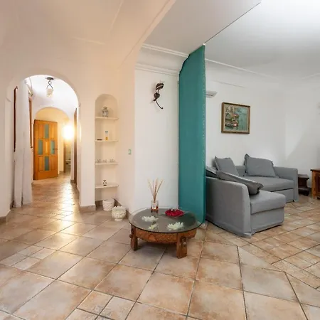 Casa Vacanza La Scogliera Apartman *