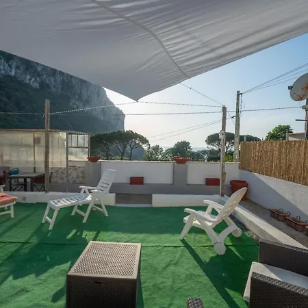 Apartman Casa Vacanza La Scogliera *