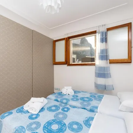 Casa Vacanza La Scogliera * كابري