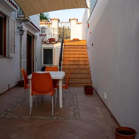 Casa Vacanza La Scogliera * Capri