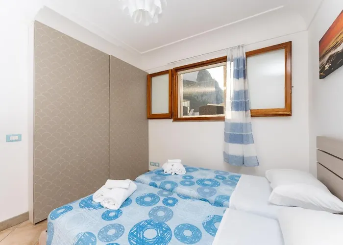 Casa Vacanza La Scogliera * Capri