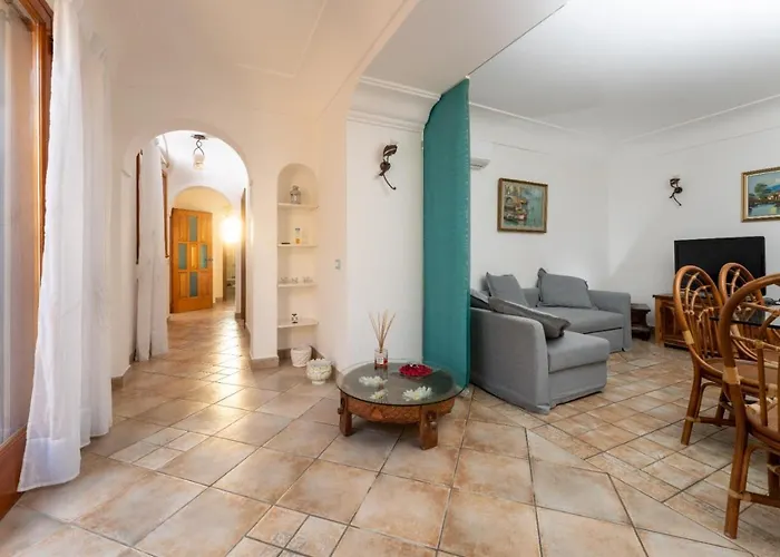 Casa Vacanza La Scogliera דירה *