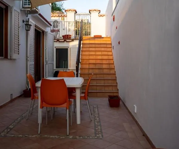 Casa Vacanza La Scogliera * Capri